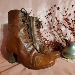 HISPANITAS SUPER CUTE BOOTS SZ. 9